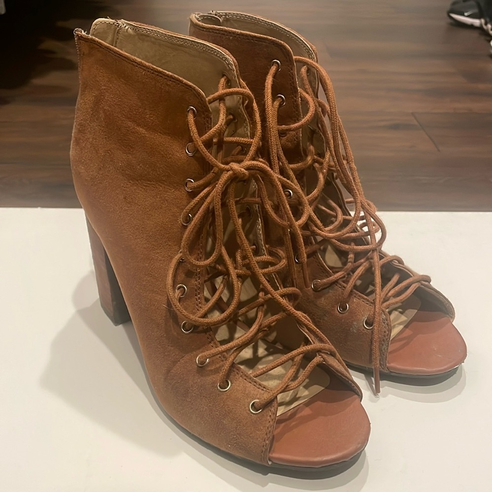 Chinese Laundry lace up heel